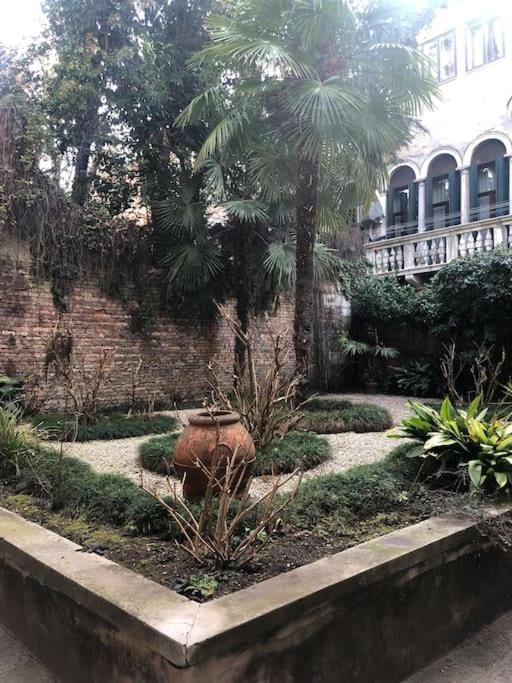 Walk On The Water ✧ 5 Minutes To Rialto Bridge Apartment Veneţia Exterior foto